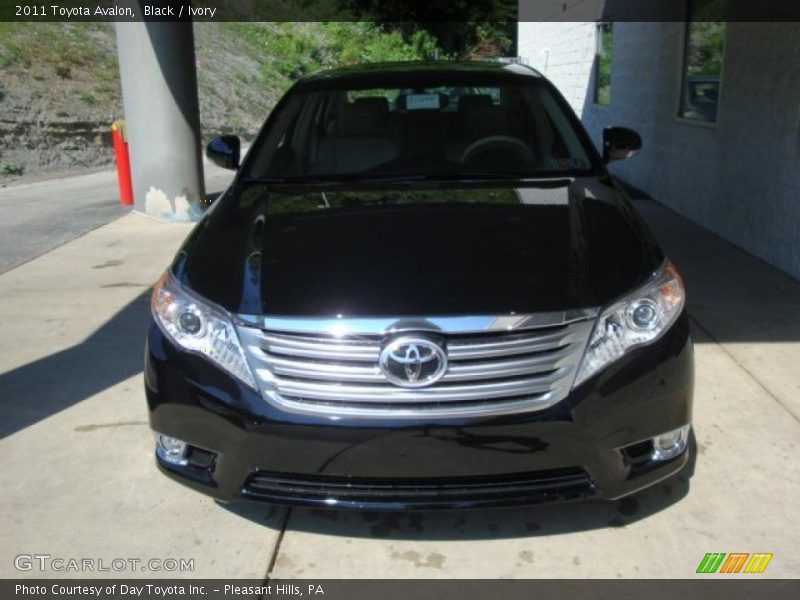 Black / Ivory 2011 Toyota Avalon