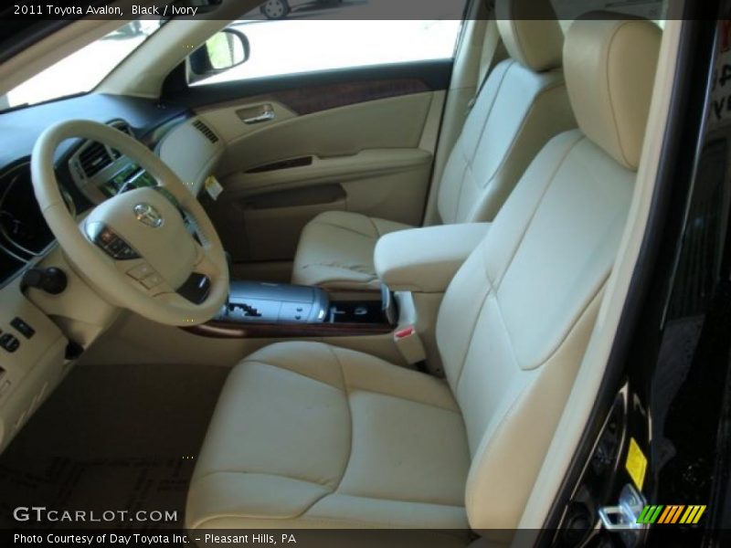 Black / Ivory 2011 Toyota Avalon