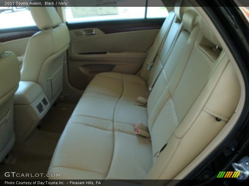 Black / Ivory 2011 Toyota Avalon