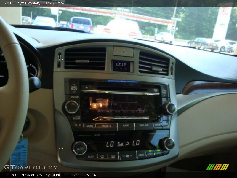 Black / Ivory 2011 Toyota Avalon