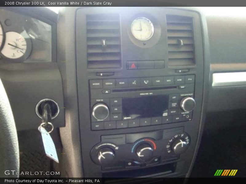 Cool Vanilla White / Dark Slate Gray 2008 Chrysler 300 LX