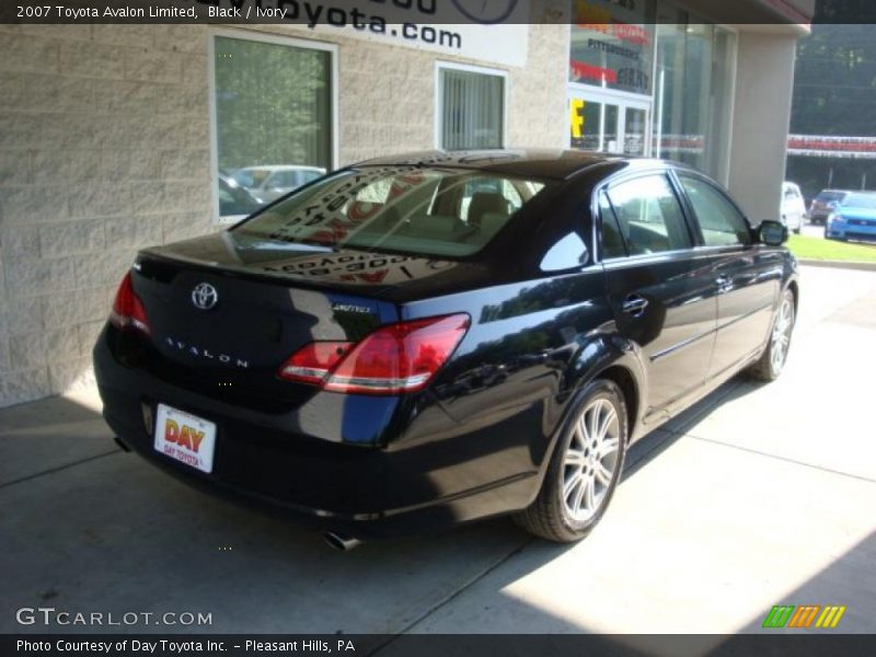Black / Ivory 2007 Toyota Avalon Limited