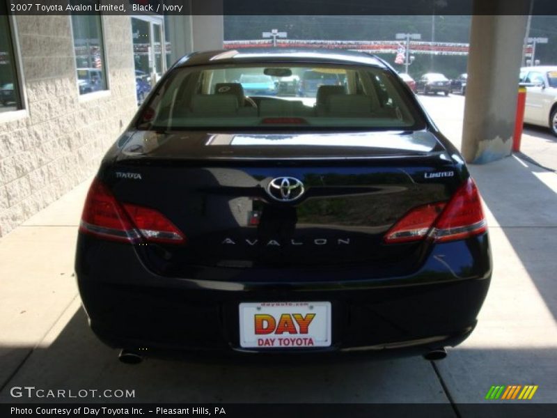 Black / Ivory 2007 Toyota Avalon Limited