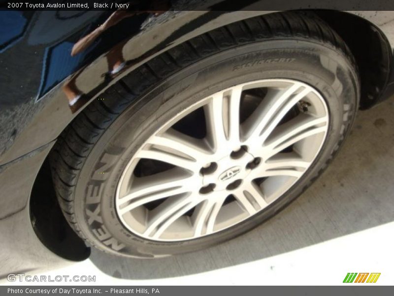 Black / Ivory 2007 Toyota Avalon Limited