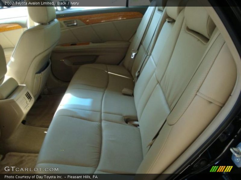 Black / Ivory 2007 Toyota Avalon Limited