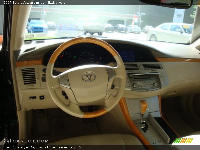 Black / Ivory 2007 Toyota Avalon Limited