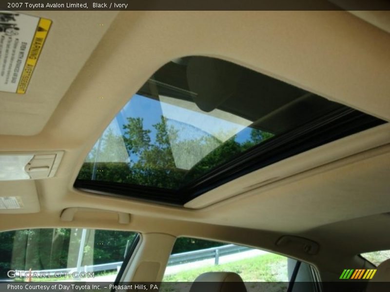 Black / Ivory 2007 Toyota Avalon Limited