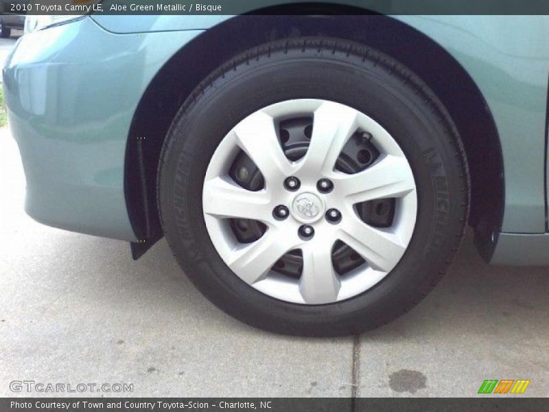 Aloe Green Metallic / Bisque 2010 Toyota Camry LE