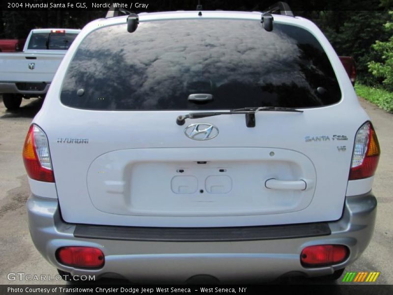 Nordic White / Gray 2004 Hyundai Santa Fe GLS