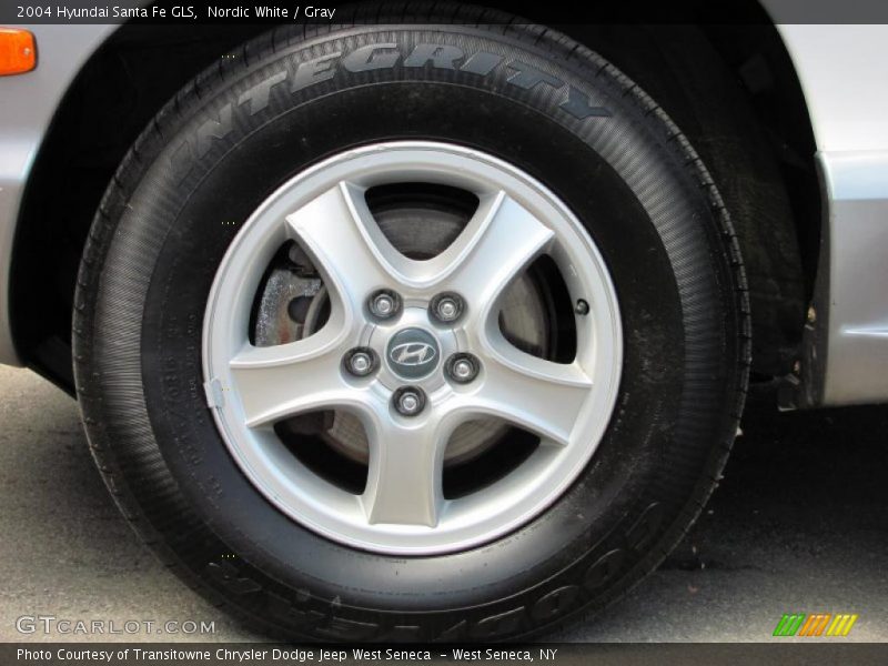 Nordic White / Gray 2004 Hyundai Santa Fe GLS