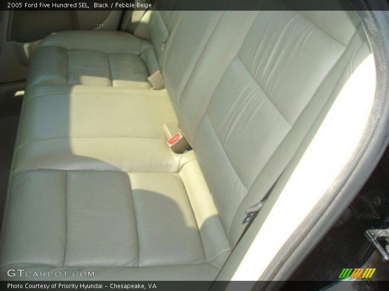 Black / Pebble Beige 2005 Ford Five Hundred SEL