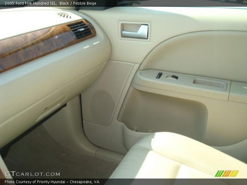 Black / Pebble Beige 2005 Ford Five Hundred SEL