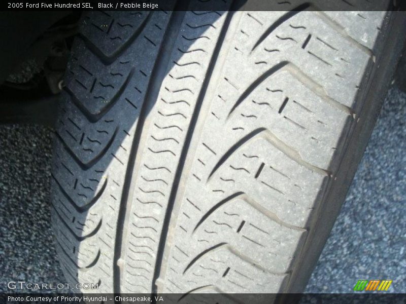 Black / Pebble Beige 2005 Ford Five Hundred SEL