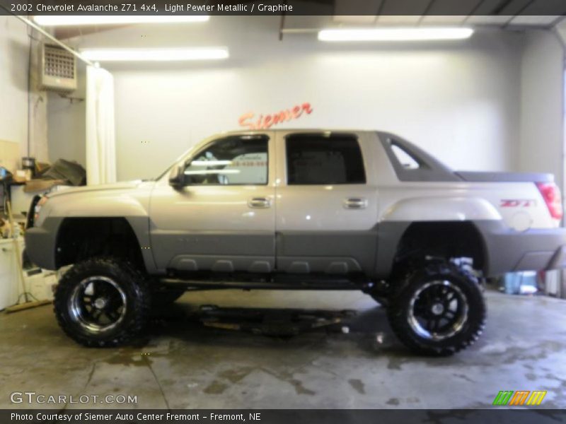 Light Pewter Metallic / Graphite 2002 Chevrolet Avalanche Z71 4x4