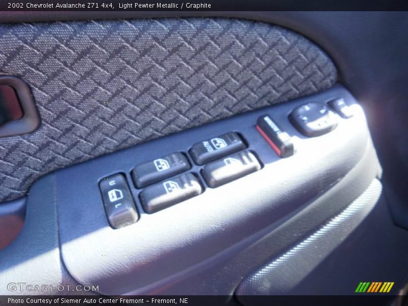 Light Pewter Metallic / Graphite 2002 Chevrolet Avalanche Z71 4x4