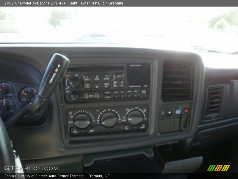 Light Pewter Metallic / Graphite 2002 Chevrolet Avalanche Z71 4x4