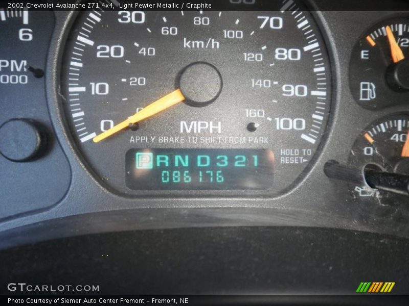 Light Pewter Metallic / Graphite 2002 Chevrolet Avalanche Z71 4x4
