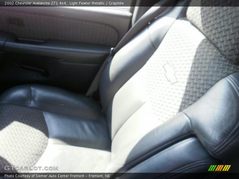 Light Pewter Metallic / Graphite 2002 Chevrolet Avalanche Z71 4x4