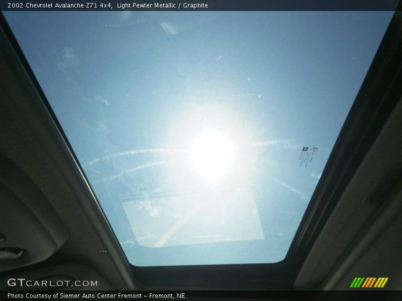Light Pewter Metallic / Graphite 2002 Chevrolet Avalanche Z71 4x4
