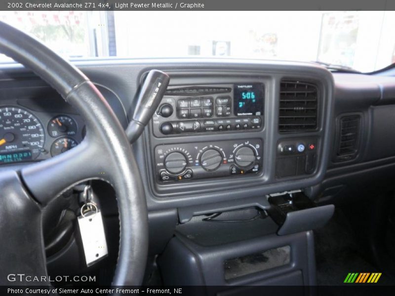 Light Pewter Metallic / Graphite 2002 Chevrolet Avalanche Z71 4x4