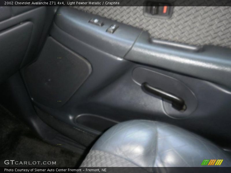Light Pewter Metallic / Graphite 2002 Chevrolet Avalanche Z71 4x4
