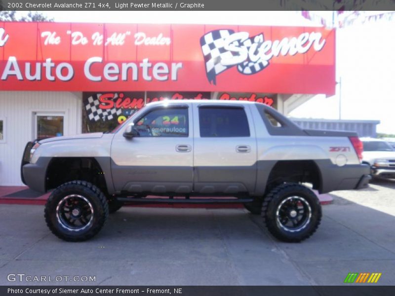 Light Pewter Metallic / Graphite 2002 Chevrolet Avalanche Z71 4x4