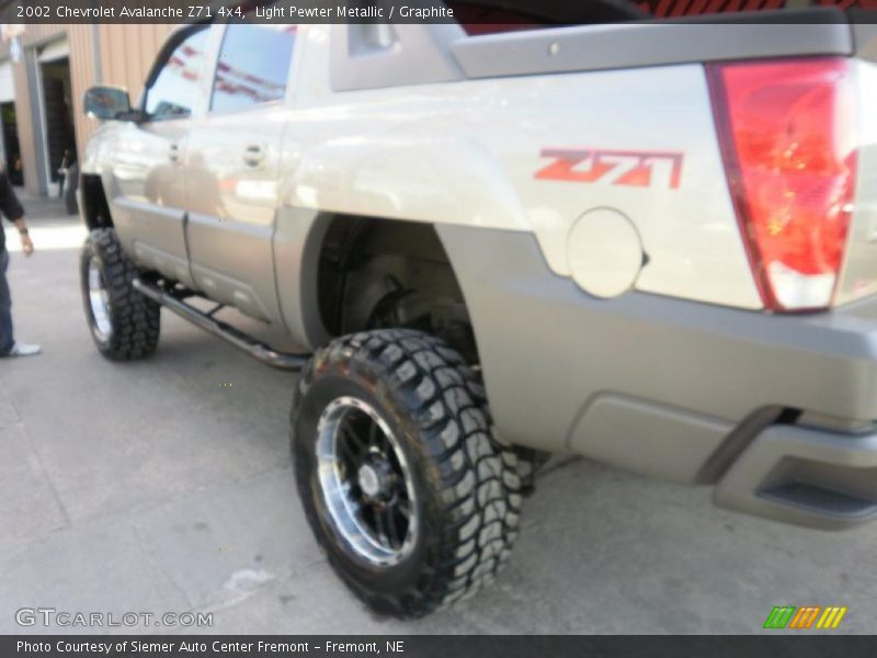 Light Pewter Metallic / Graphite 2002 Chevrolet Avalanche Z71 4x4