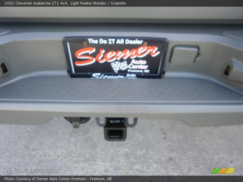 Light Pewter Metallic / Graphite 2002 Chevrolet Avalanche Z71 4x4
