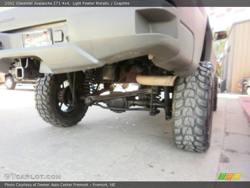 Light Pewter Metallic / Graphite 2002 Chevrolet Avalanche Z71 4x4