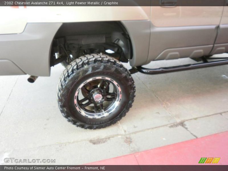 Light Pewter Metallic / Graphite 2002 Chevrolet Avalanche Z71 4x4
