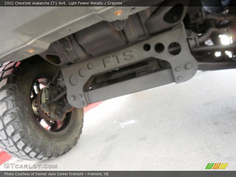 Light Pewter Metallic / Graphite 2002 Chevrolet Avalanche Z71 4x4
