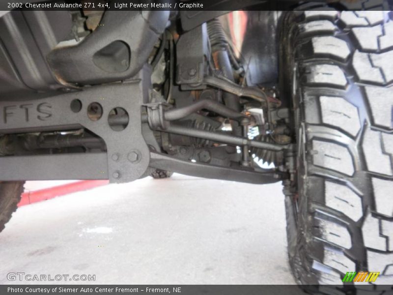 Light Pewter Metallic / Graphite 2002 Chevrolet Avalanche Z71 4x4