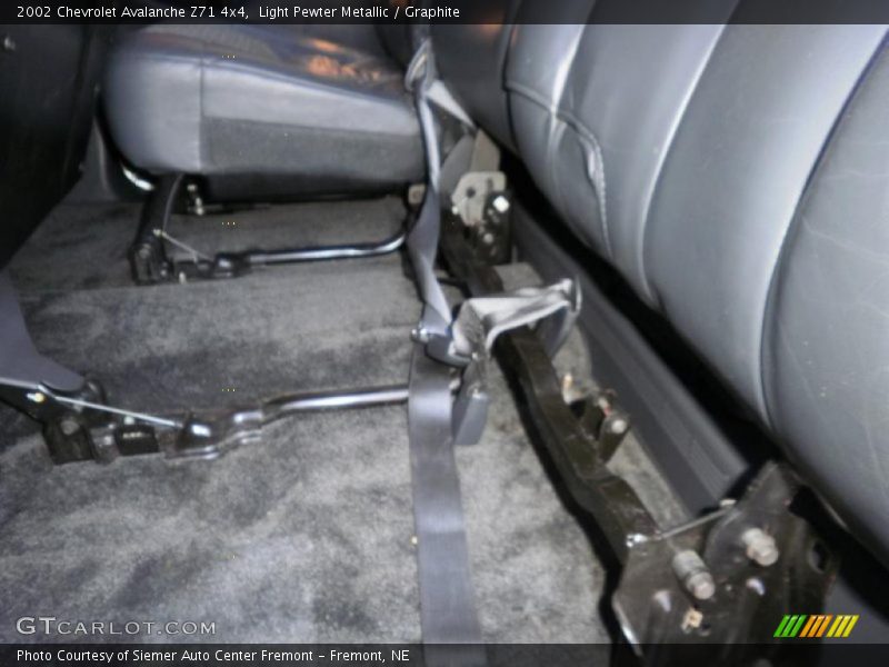Light Pewter Metallic / Graphite 2002 Chevrolet Avalanche Z71 4x4