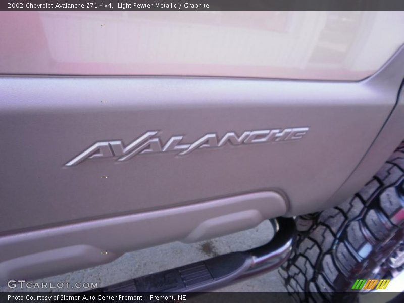 Light Pewter Metallic / Graphite 2002 Chevrolet Avalanche Z71 4x4