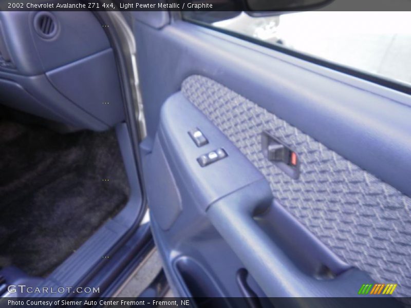 Light Pewter Metallic / Graphite 2002 Chevrolet Avalanche Z71 4x4