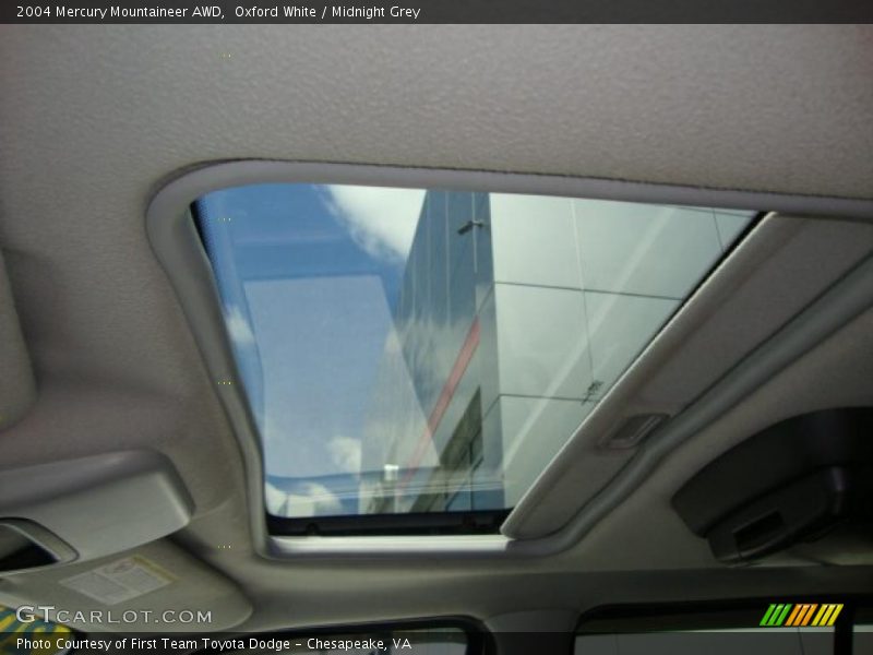 Oxford White / Midnight Grey 2004 Mercury Mountaineer AWD