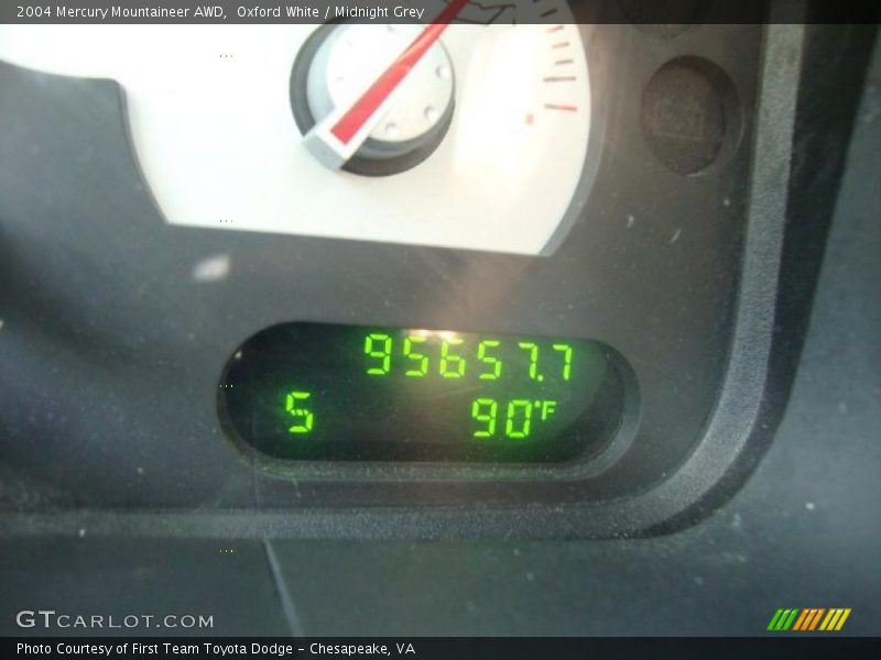 Oxford White / Midnight Grey 2004 Mercury Mountaineer AWD