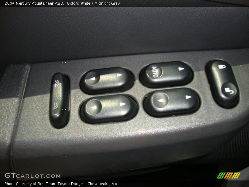 Oxford White / Midnight Grey 2004 Mercury Mountaineer AWD