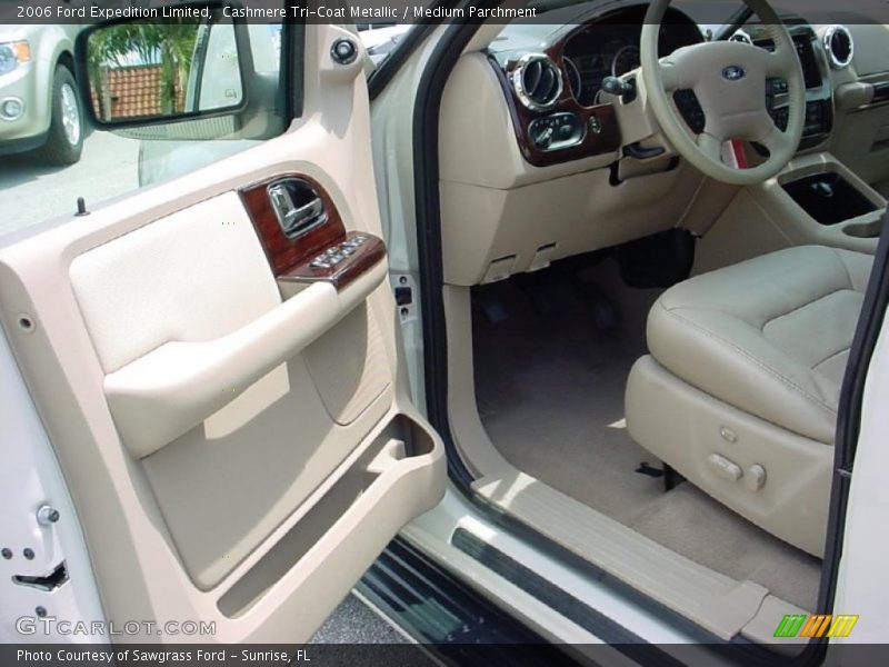 Cashmere Tri-Coat Metallic / Medium Parchment 2006 Ford Expedition Limited