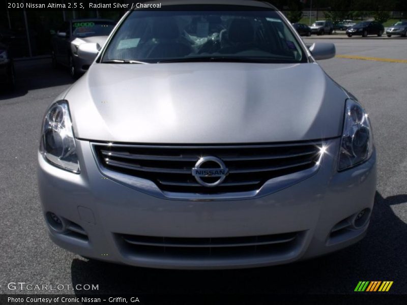 Radiant Silver / Charcoal 2010 Nissan Altima 2.5 S