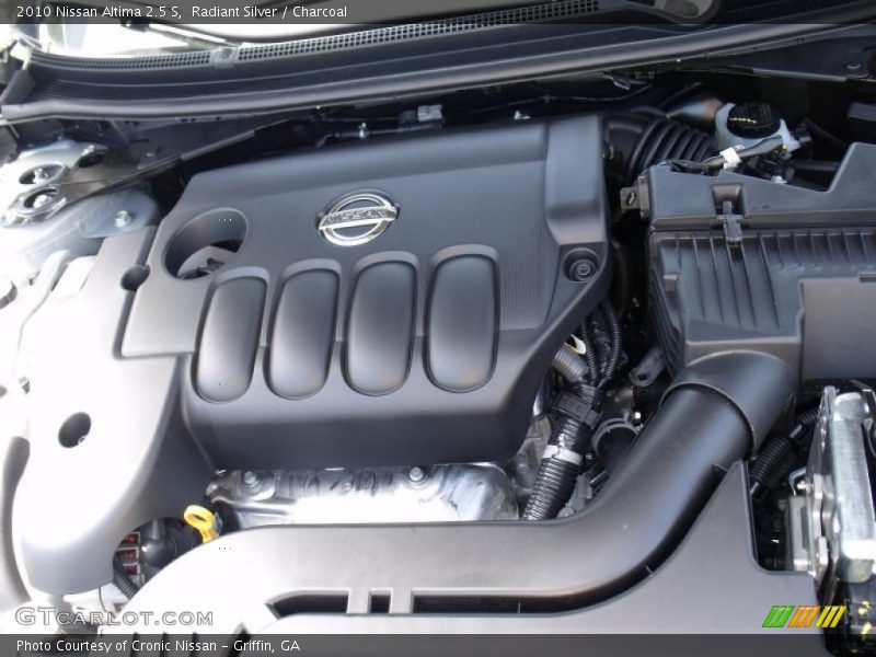 Radiant Silver / Charcoal 2010 Nissan Altima 2.5 S