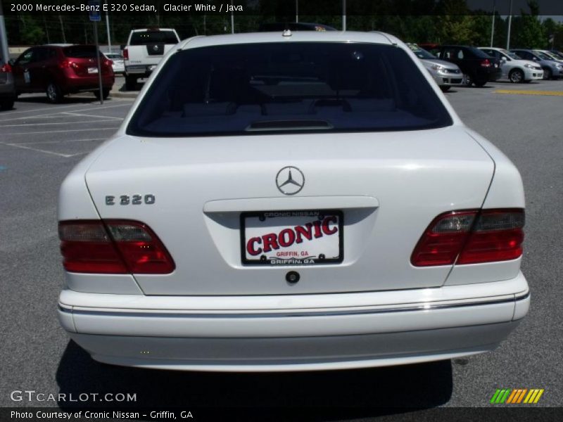 Glacier White / Java 2000 Mercedes-Benz E 320 Sedan
