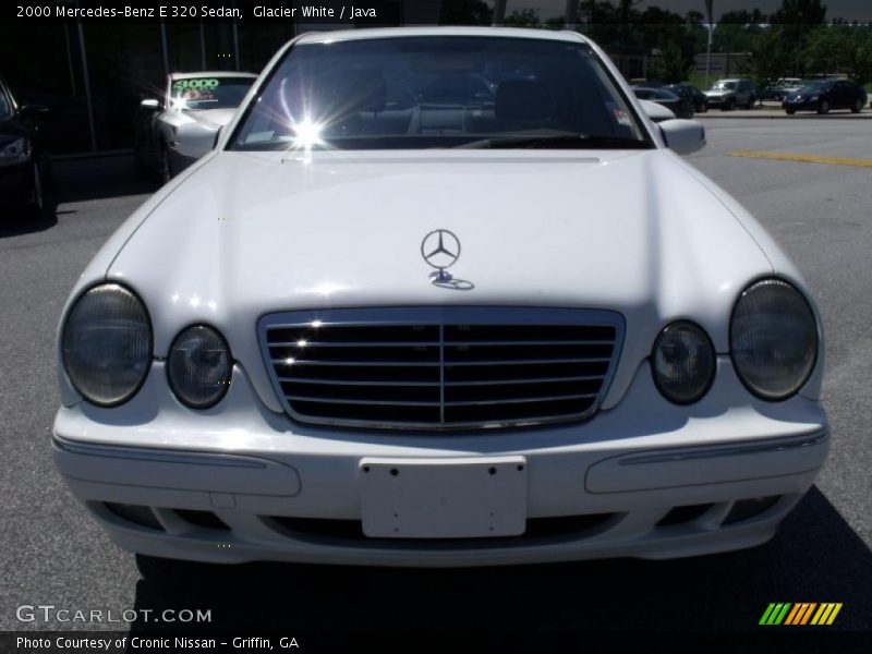 Glacier White / Java 2000 Mercedes-Benz E 320 Sedan