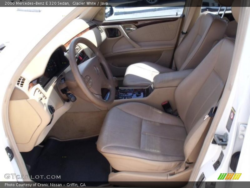 Glacier White / Java 2000 Mercedes-Benz E 320 Sedan