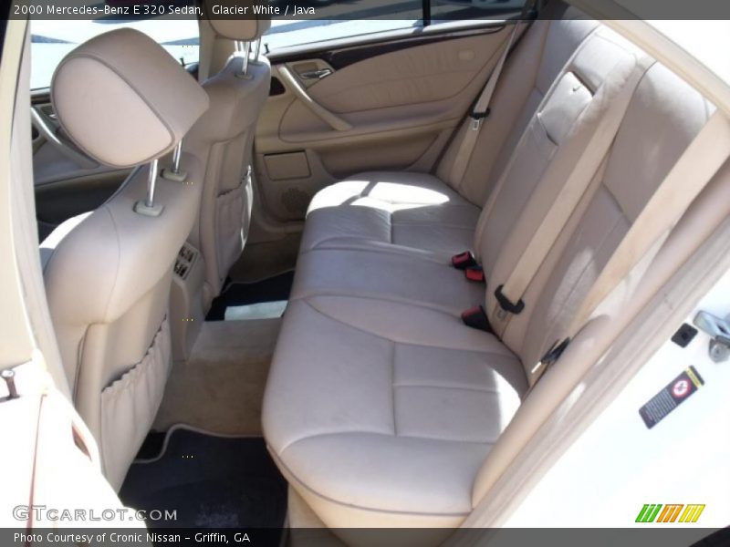 Glacier White / Java 2000 Mercedes-Benz E 320 Sedan