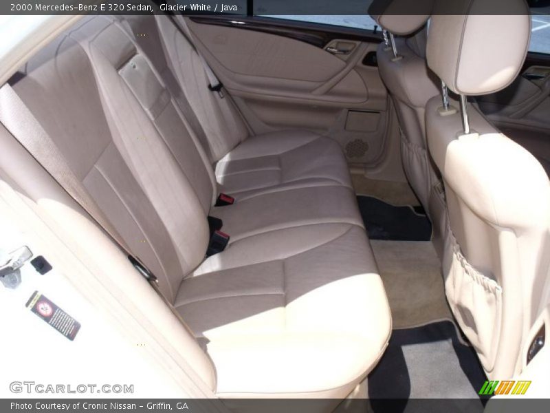 Glacier White / Java 2000 Mercedes-Benz E 320 Sedan
