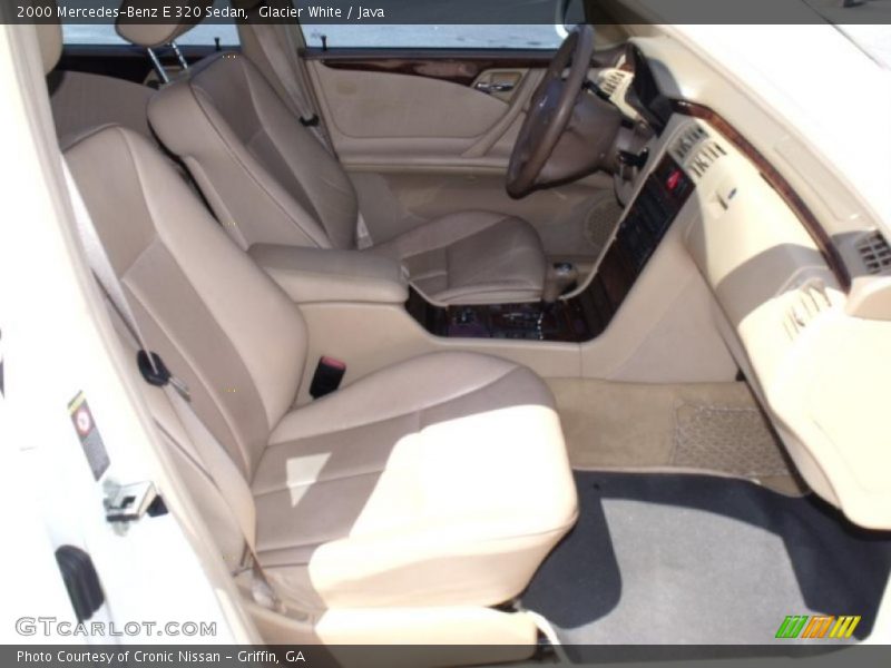 Glacier White / Java 2000 Mercedes-Benz E 320 Sedan