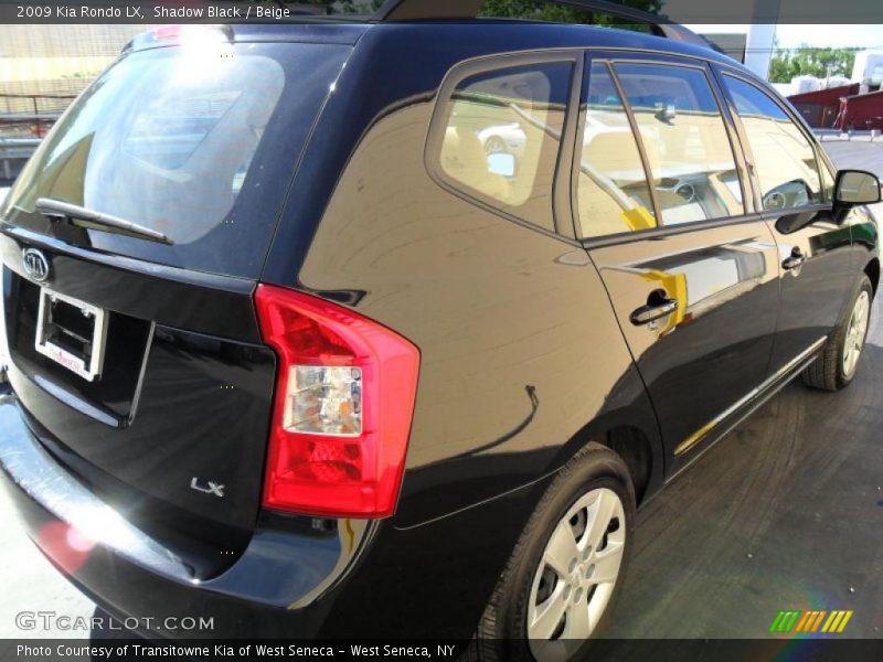 Shadow Black / Beige 2009 Kia Rondo LX