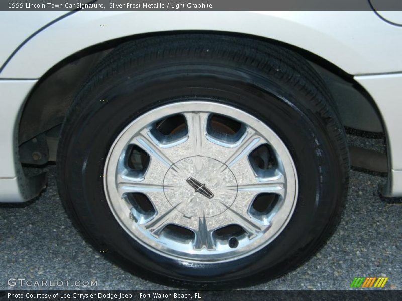 Silver Frost Metallic / Light Graphite 1999 Lincoln Town Car Signature