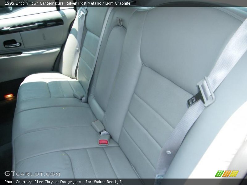 Silver Frost Metallic / Light Graphite 1999 Lincoln Town Car Signature